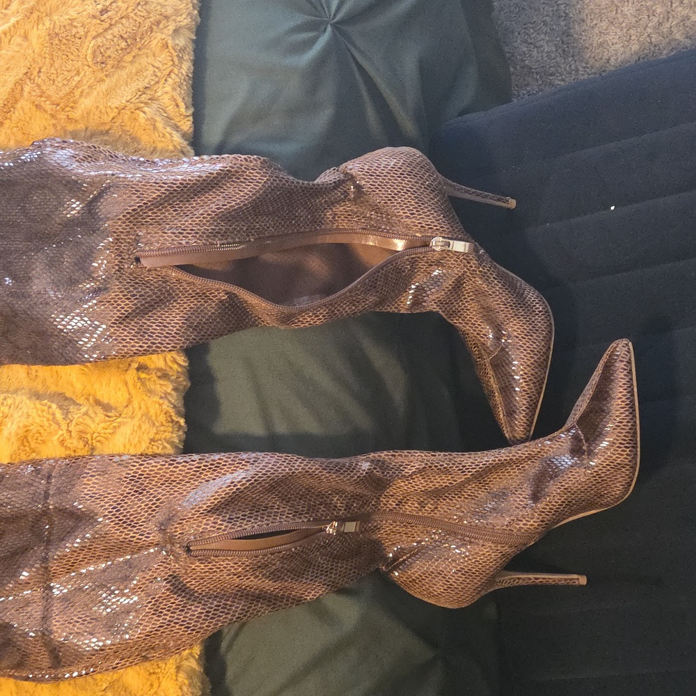 Maripe Shimmering Brown Heeled Boots